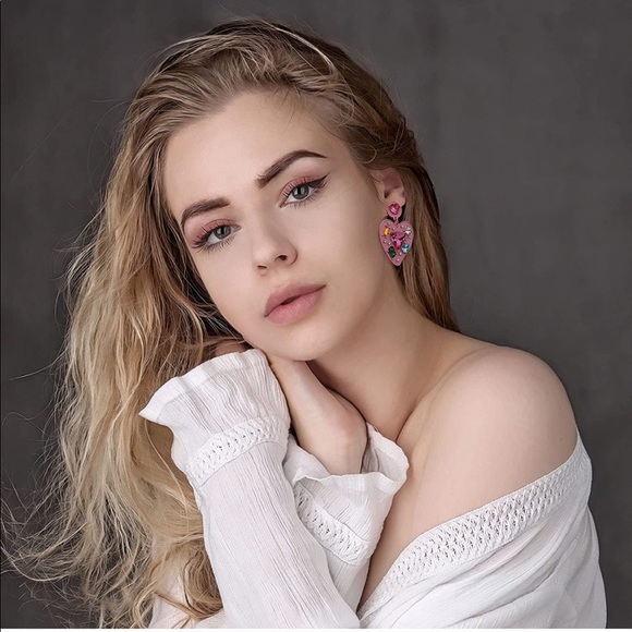 NWT Pink Heart Jeweled Y2K Chunky Statement Drop Earrings Cute 2000s 💖 - Picture 4 of 4